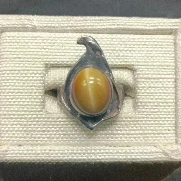 Sterling Silver Yellow Cats Eye Ring - Picture 1 of 2